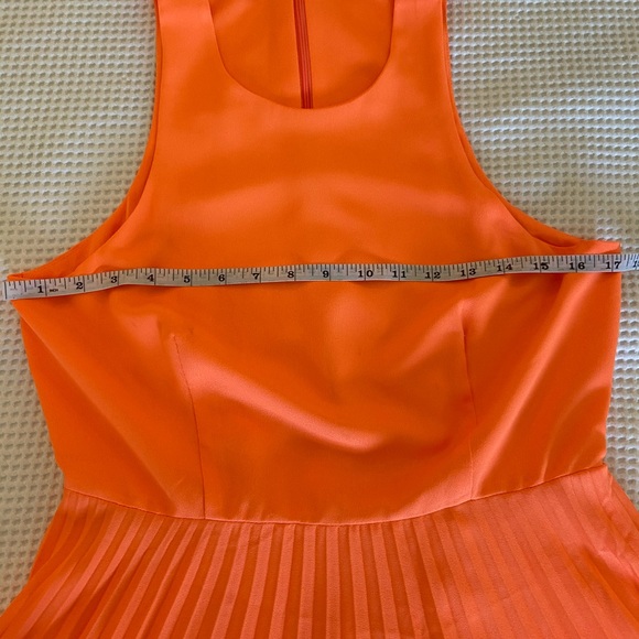 Pleated midi dress - Picture 4 of 5